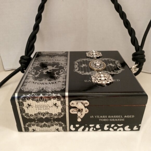 Suenos de Saundra Upcycled Black/Silver Unforsaken Cigar Box Shoulder Purse - Picture 4 of 13
